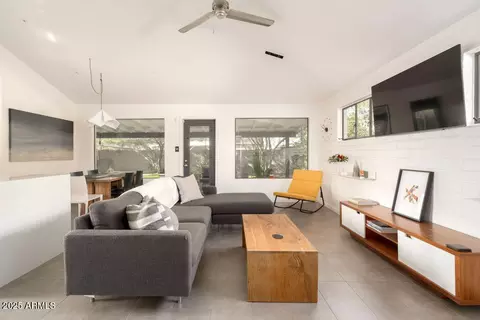 Living - 4530 N 9th Ave, Phoenix, AZ 85013 photo 4 of 4