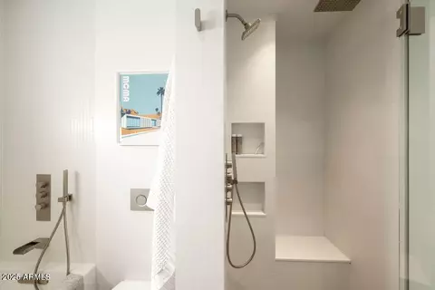 Bath - 4530 N 9th Ave, Phoenix, AZ 85013 photo 1 of 3