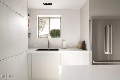 Kitchen - 4530 N 9th Ave, Phoenix, AZ 85013 photo 5 of 6