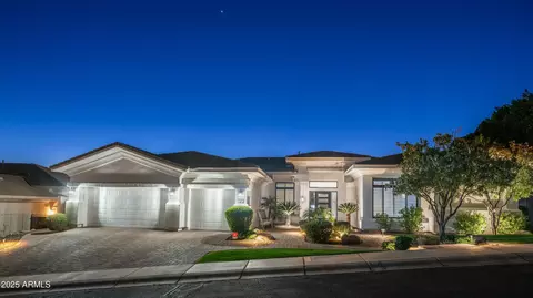 122 E Desert Wind Dr, Phoenix, AZ 85048