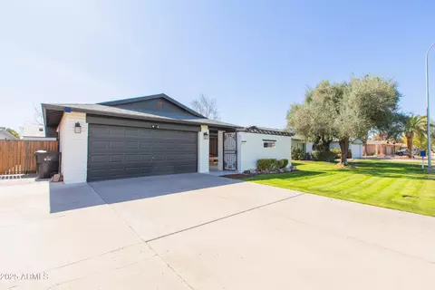 837 E Divot Dr, Tempe, AZ 85283 photo 2