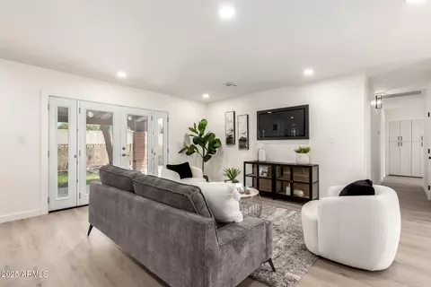 Living - 2142 E Palmcroft Dr, Tempe, AZ 85282 photo 1 of 2