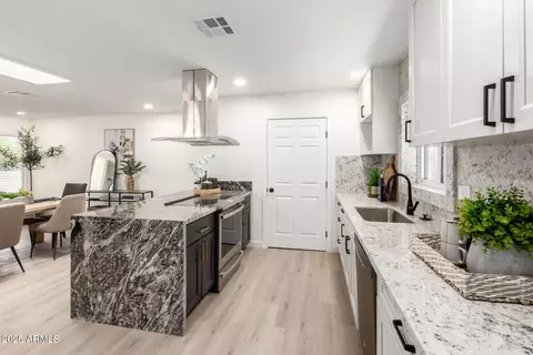 Kitchen - 2142 E Palmcroft Dr, Tempe, AZ 85282 photo 4 of 4