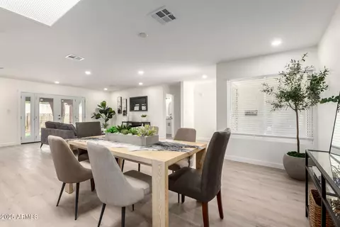 Dining - 2142 E Palmcroft Dr, Tempe, AZ 85282 photo 1 of 1
