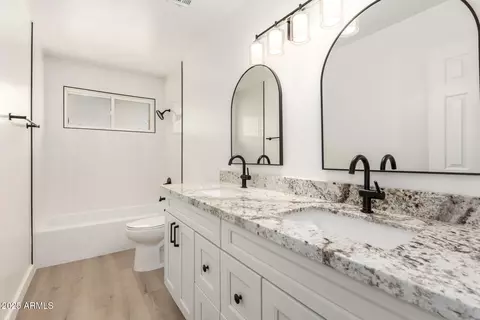 Bath - 2142 E Palmcroft Dr, Tempe, AZ 85282 photo 4 of 4