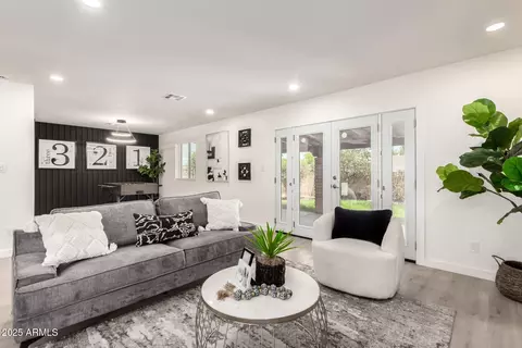 Living - 2142 E Palmcroft Dr, Tempe, AZ 85282 photo 2 of 2