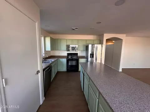 2016 S 66th Ln, Phoenix, AZ 85043 photo 6