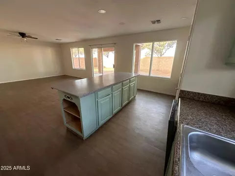 2016 S 66th Ln, Phoenix, AZ 85043 photo 7
