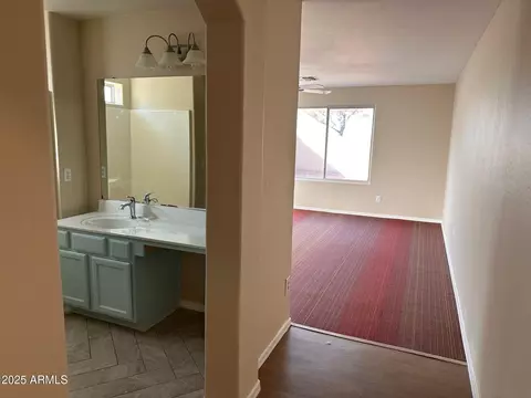 2016 S 66th Ln, Phoenix, AZ 85043 photo 8
