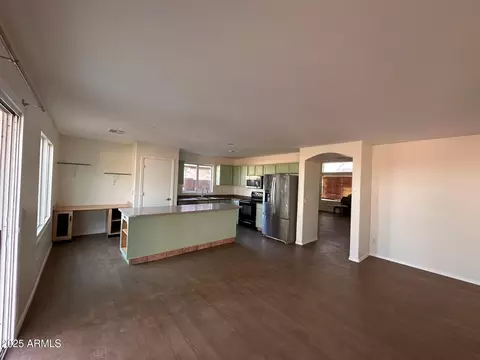 2016 S 66th Ln, Phoenix, AZ 85043 photo 5