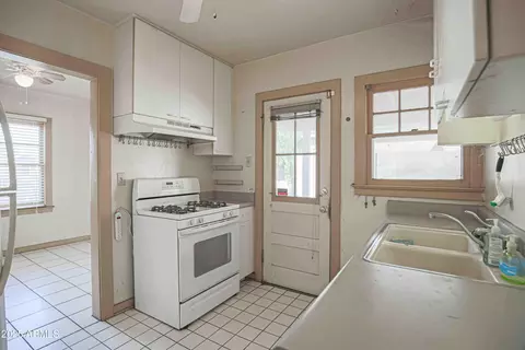 Kitchen - 2237 E Windsor Ave, Phoenix, AZ 85006 photo 3 of 3