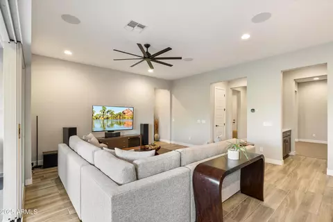 2843 E Los Gatos Dr, Phoenix, AZ 85050 photo 8