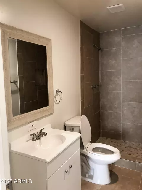 Bath - 2924 E Monroe St, Phoenix, AZ 85034 photo 2 of 2