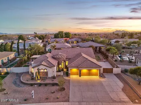 815 E County Down Dr, Chandler, AZ 85249