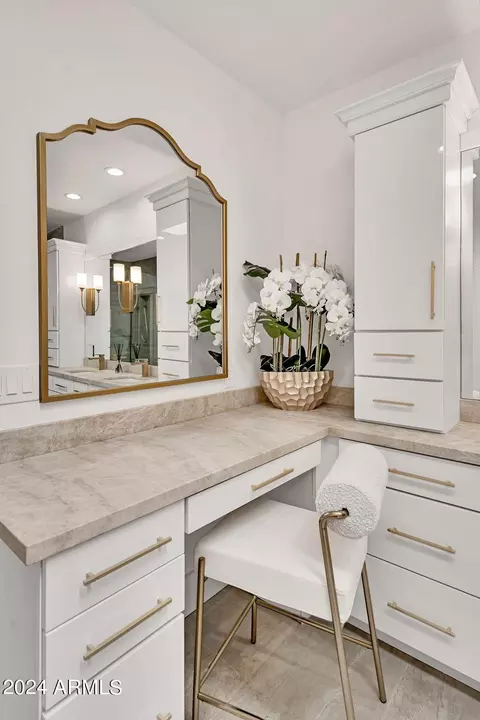 Bath - 9430 N 25th St, Phoenix, AZ 85028 photo 5 of 6