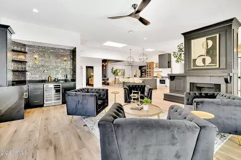 Living - 9430 N 25th St, Phoenix, AZ 85028 photo 3 of 3