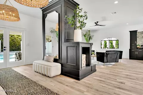 Entry Way - 9430 N 25th St, Phoenix, AZ 85028 photo 1 of 2