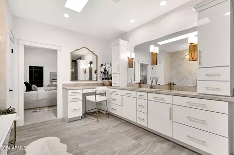 Bath - 9430 N 25th St, Phoenix, AZ 85028 photo 3 of 6