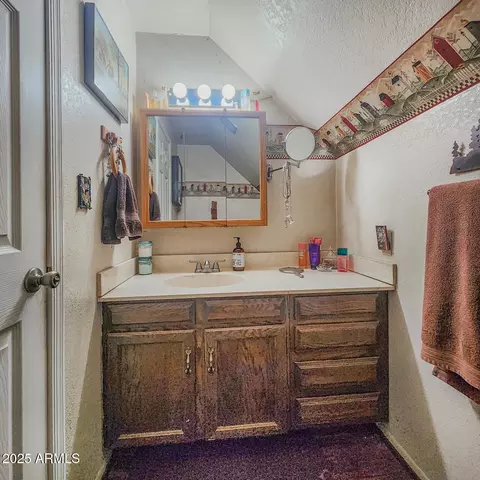 Bath - 5749 W Pine Cir, Pine, AZ 85544 photo 2 of 3