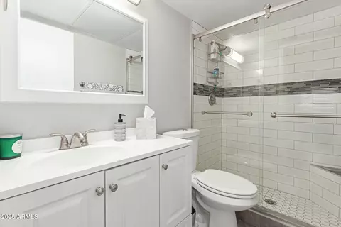 Bath - 355 E Thomas Rd #B110, Phoenix, AZ 85012 photo 1 of 2