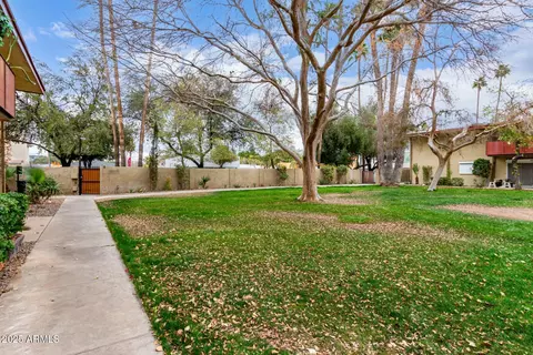 Exterior - 355 E Thomas Rd #B110, Phoenix, AZ 85012 photo 8 of 11