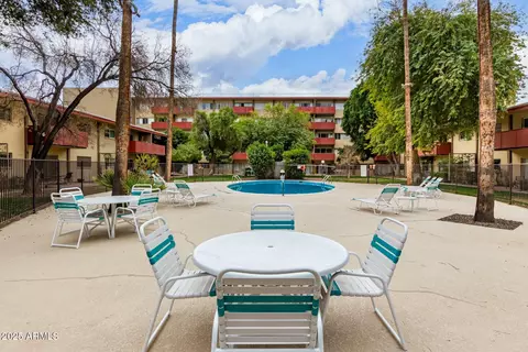 Exterior - 355 E Thomas Rd #B110, Phoenix, AZ 85012 photo 6 of 11