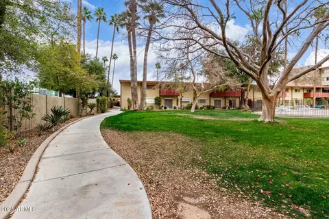 Exterior - 355 E Thomas Rd #B110, Phoenix, AZ 85012 photo 7 of 11