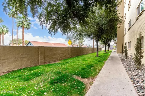 Exterior - 355 E Thomas Rd #B110, Phoenix, AZ 85012 photo 10 of 11