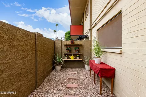 Exterior - 355 E Thomas Rd #B110, Phoenix, AZ 85012 photo 2 of 11