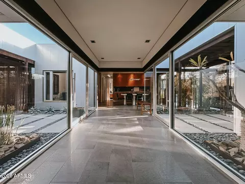 37 E Foothill Dr, Phoenix, AZ 85020 photo 8