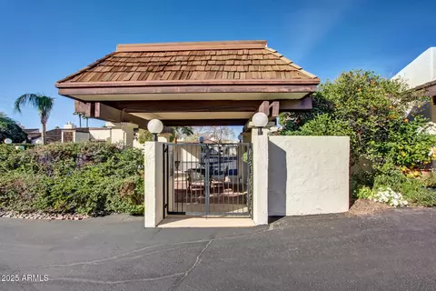 Exterior - 1651 E Borghese Pl, Phoenix, AZ 85016 photo 5 of 9