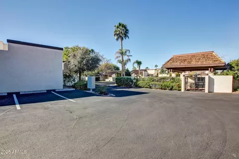 Exterior - 1651 E Borghese Pl, Phoenix, AZ 85016 photo 4 of 9