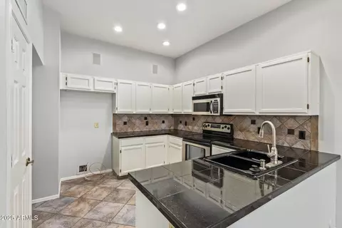 Kitchen - 4226 E Jojoba Rd, Phoenix, AZ 85044 photo 1 of 4