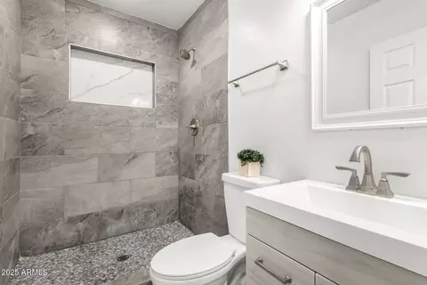 Bath - 3436 E Pierce St, Phoenix, AZ 85008 photo 2 of 2