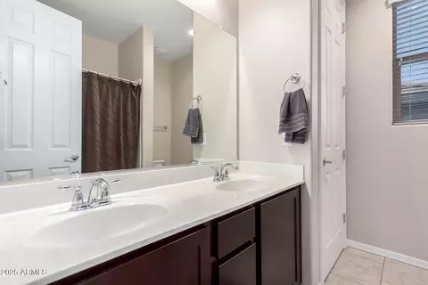 Bath - 3687 E Blue Spruce Ln, Gilbert, AZ 85298 photo 8 of 8