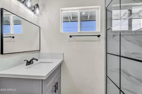 Bath - 7745 N 33rd Ave, Phoenix, AZ 85051 photo 2 of 3