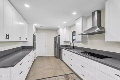 Kitchen - 7745 N 33rd Ave, Phoenix, AZ 85051 photo 1 of 2