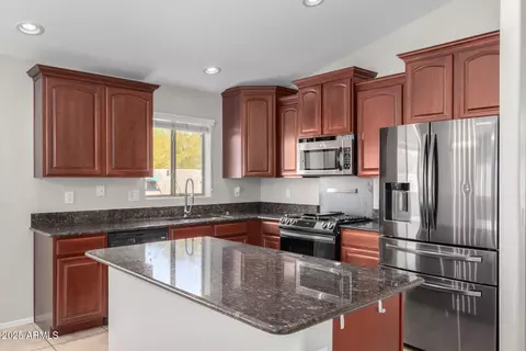 Kitchen - 2525 E Misty Willow Ln, Phoenix, AZ 85024 photo 2 of 2