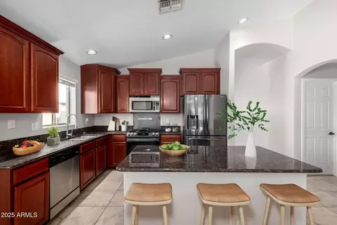 Kitchen - 2525 E Misty Willow Ln, Phoenix, AZ 85024 photo 1 of 2
