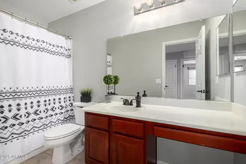 Bath - 2525 E Misty Willow Ln, Phoenix, AZ 85024 photo 2 of 2