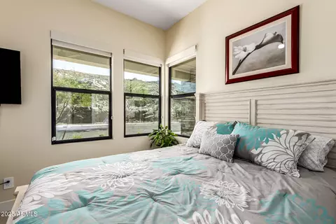Bedroom - 834 E Kachina Trl, Phoenix, AZ 85042 photo 3 of 5