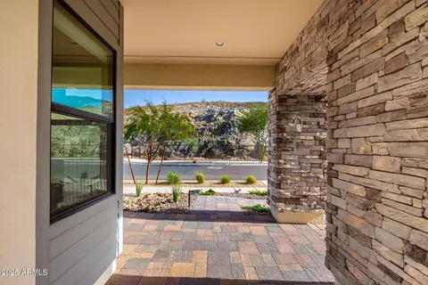 Exterior - 834 E Kachina Trl, Phoenix, AZ 85042 photo 2 of 10