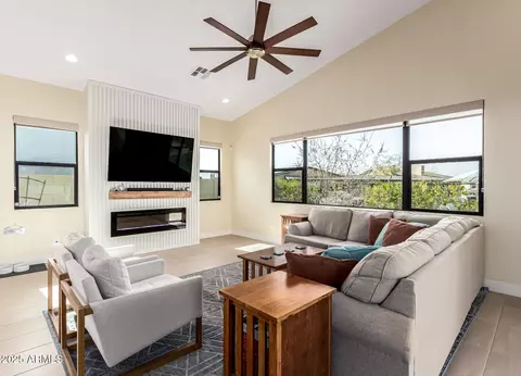 Living - 834 E Kachina Trl, Phoenix, AZ 85042 photo 2 of 2