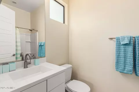 Bath - 834 E Kachina Trl, Phoenix, AZ 85042 photo 3 of 4