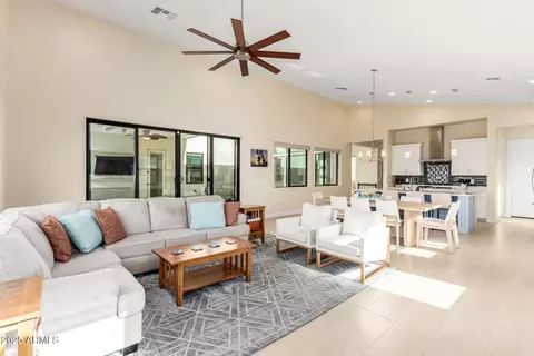 Living - 834 E Kachina Trl, Phoenix, AZ 85042 photo 1 of 2