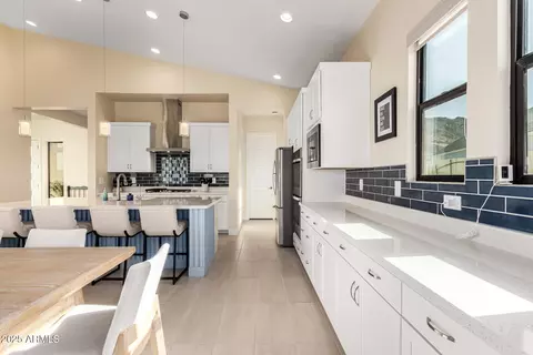 Kitchen - 834 E Kachina Trl, Phoenix, AZ 85042 photo 4 of 5