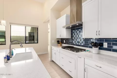 Kitchen - 834 E Kachina Trl, Phoenix, AZ 85042 photo 2 of 5