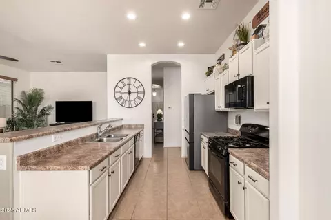 Kitchen - 9260 E Greenway St, Mesa, AZ 85207 photo 3 of 3