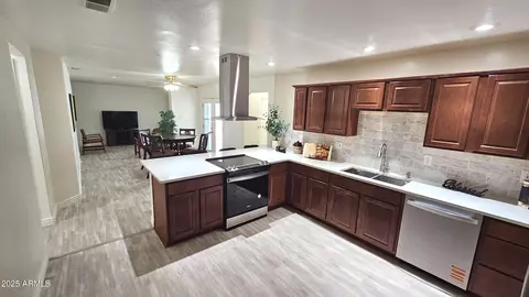 2907 S Elm St, Tempe, AZ 85282