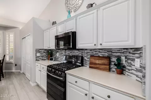 Kitchen - 7952 E Teton Cir, Mesa, AZ 85207 photo 5 of 5